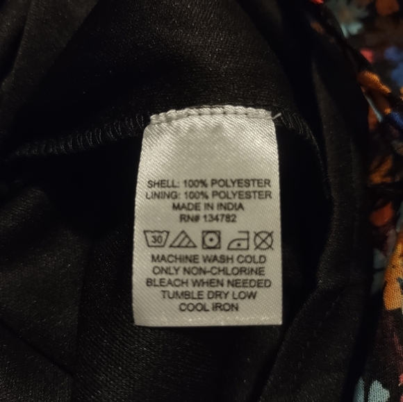 Gorgeous Off the Shoulder Lined Flowery Romper Size Med - Picture 10 of 10